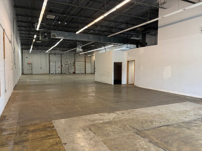 2825-2845 Southampton Rd, Philadelphia, PA à louer - Photo intérieure – Image 3 sur 10