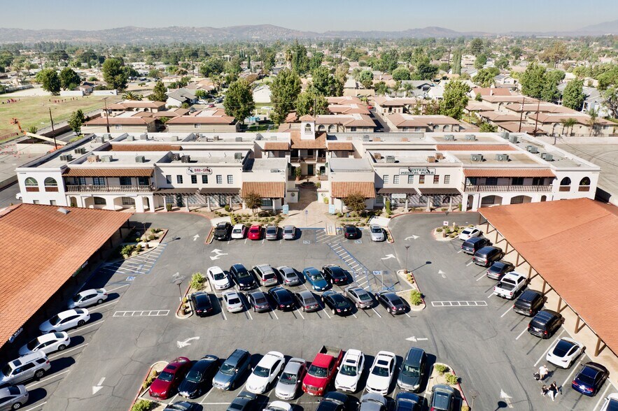 12598 Central Ave, Chino, CA à louer - Photo de l’immeuble – Image 2 sur 14