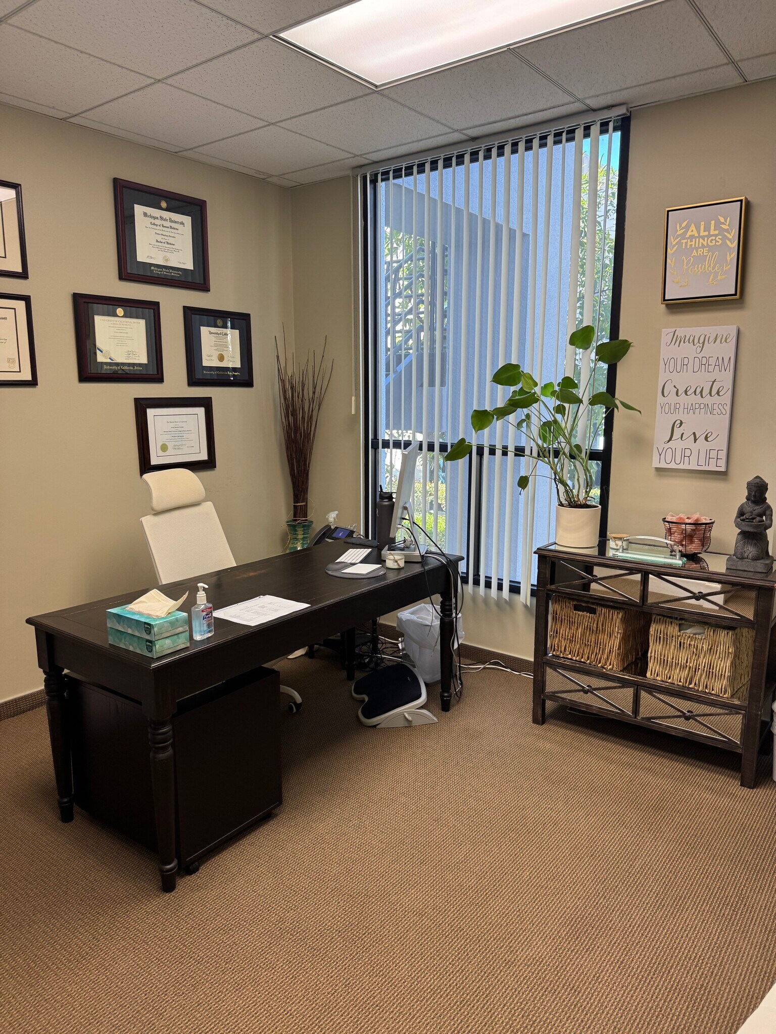 20311 Birch St, Newport Beach, CA à louer Photo intérieure– Image 1 sur 4