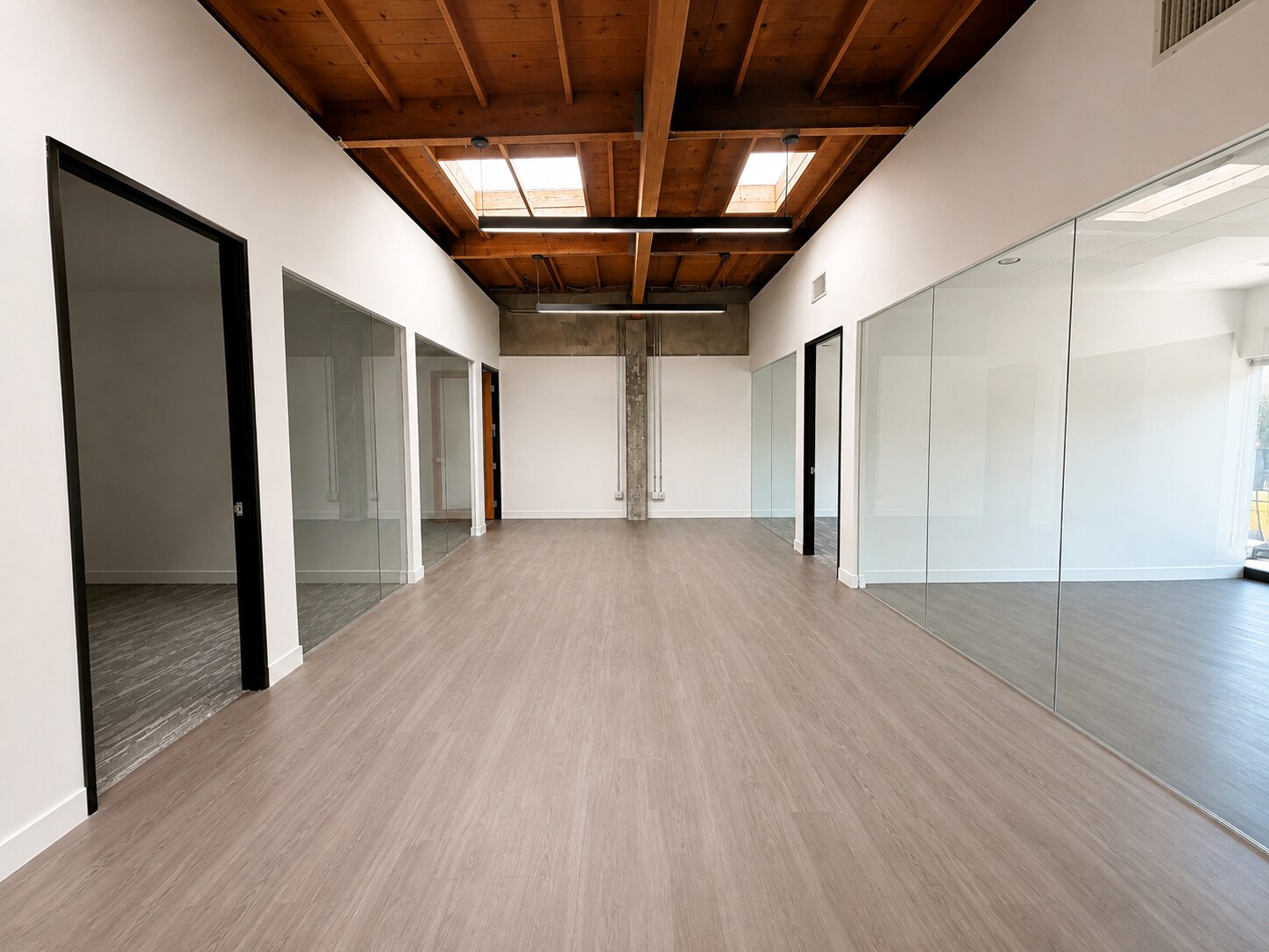 2036-2048 Armacost Ave, Los Angeles, CA à louer Photo intérieure– Image 1 sur 8
