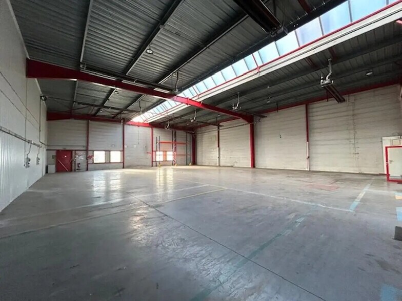 Local d’activités dans Petite-Forêt à louer - Photo intérieure – Image 1 sur 10