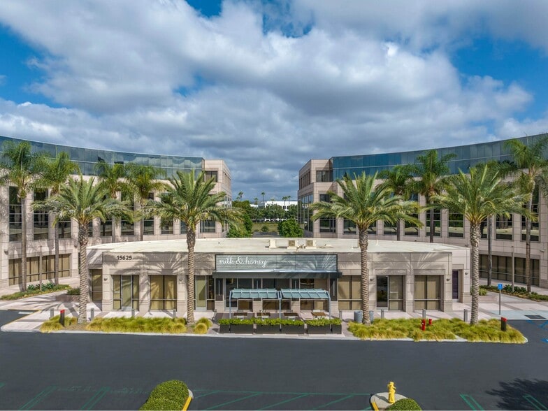 15635 Alton Pky, Irvine, CA à louer - Photo principale – Image 3 sur 9