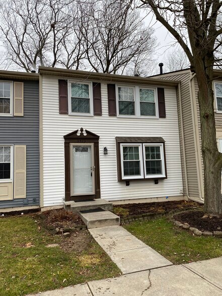 9475 Timber View Dr, Indianapolis, IN à vendre - Photo principale – Image 1 sur 1