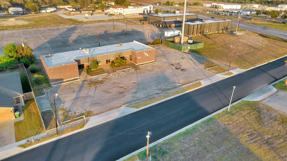 104 Teakwood Dr, Victoria, TX à vendre - Photo de l’immeuble – Image 3 sur 49