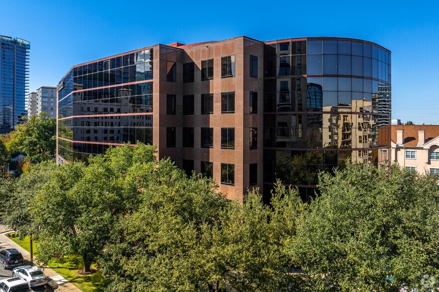 3102 Maple Ave, Dallas, TX à louer - Photo de l’immeuble – Image 3 sur 18