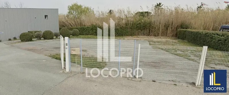 Local d'activités dans Puget-sur-Argens à vendre - Photo de l’immeuble – Image 2 sur 3