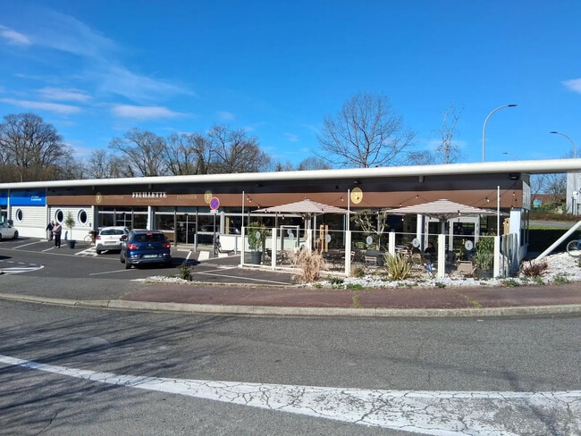 Plus de détails pour 2 Rue Jean Monnet, Lons - Local commercial à louer