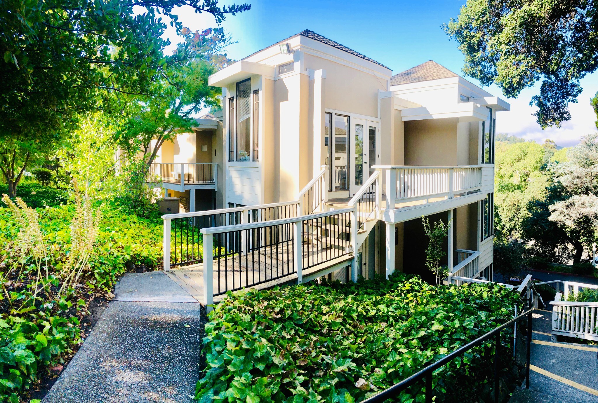 33-45 Quail Ct, Walnut Creek, CA à louer Photo de l’immeuble– Image 1 sur 5