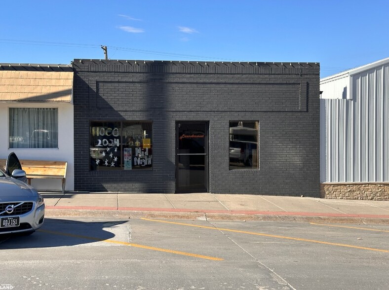 105 Main St, Louisville, NE à vendre - Photo de l’immeuble – Image 1 sur 6
