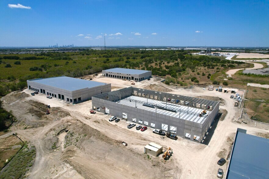 9500 Decker Ln, Austin, TX à louer - Photo de l’immeuble – Image 3 sur 10