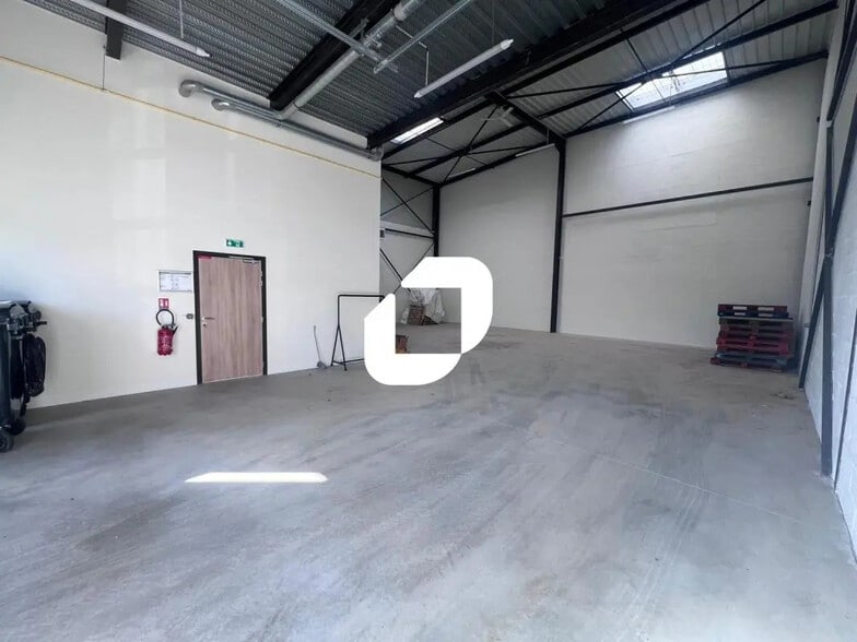 4 Rue De Lamirault, Collégien à louer - Photo de l’immeuble – Image 2 sur 11