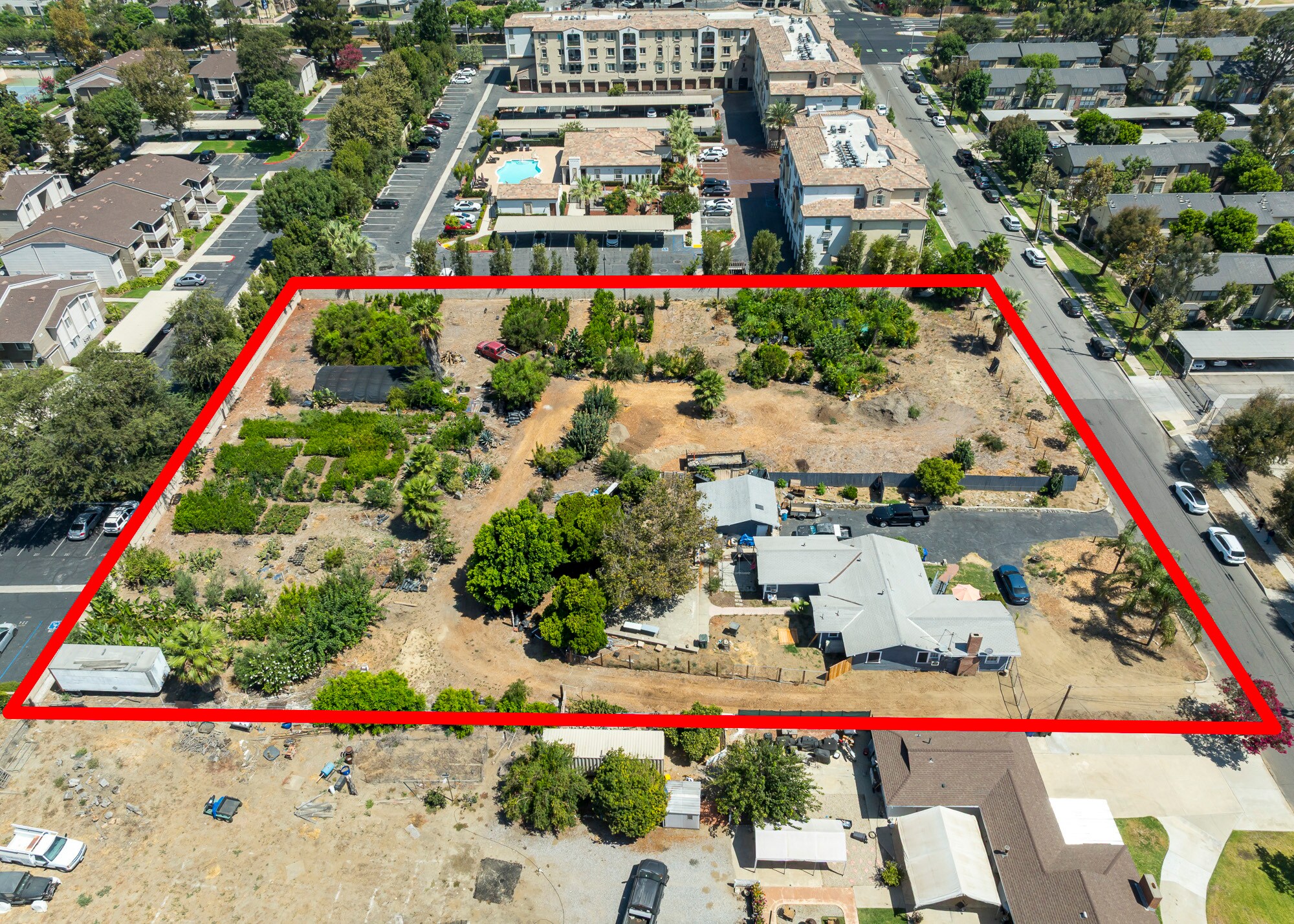 890 S Magnolia Ave, Ontario, CA à vendre Photo de l’immeuble– Image 1 sur 7