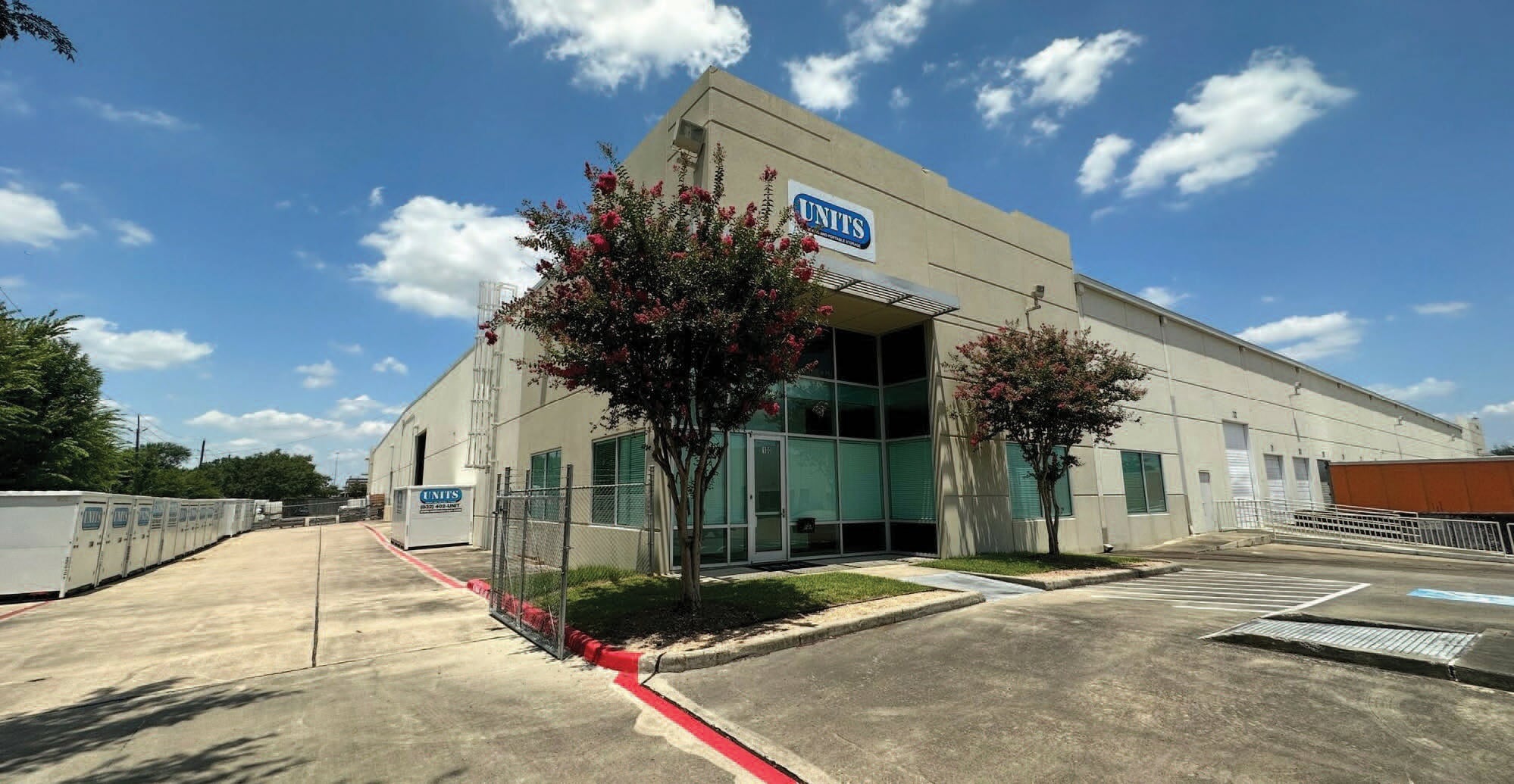 1606 Greens Rd, Houston, TX à louer Photo de l’immeuble– Image 1 sur 2