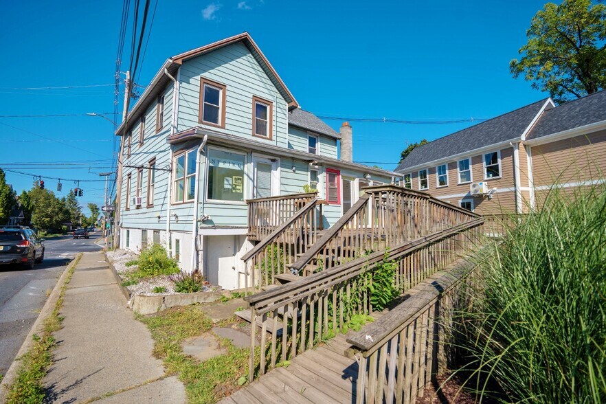 19 N Front St, New Paltz, NY à vendre - Photo de l’immeuble – Image 3 sur 16
