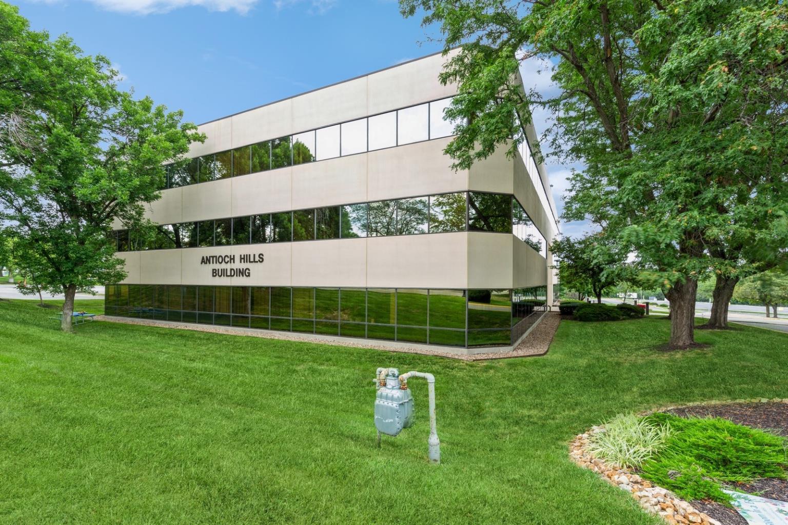 8800 W 75th St, Merriam, KS à louer Photo principale– Image 1 sur 6