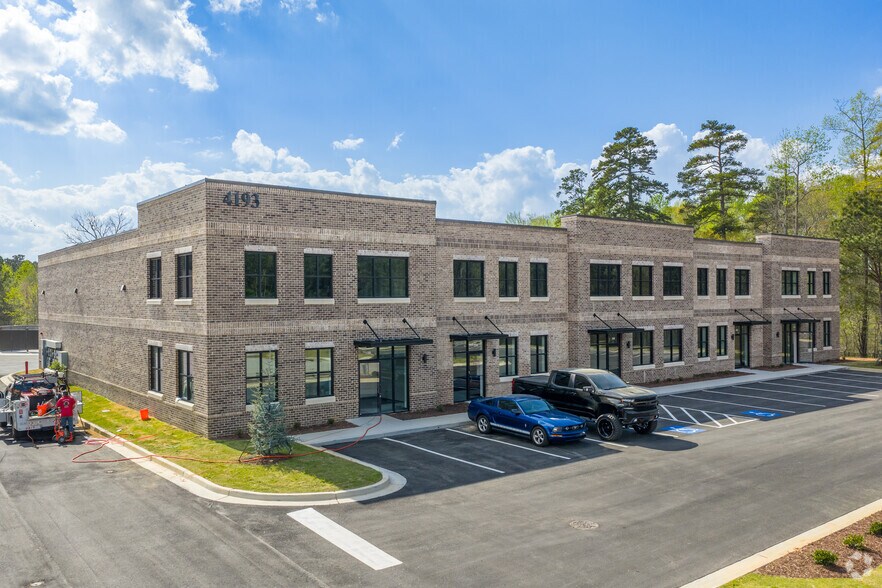 4193 Tanners Creek Dr, Flowery Branch, GA à louer - Photo principale – Image 1 sur 9