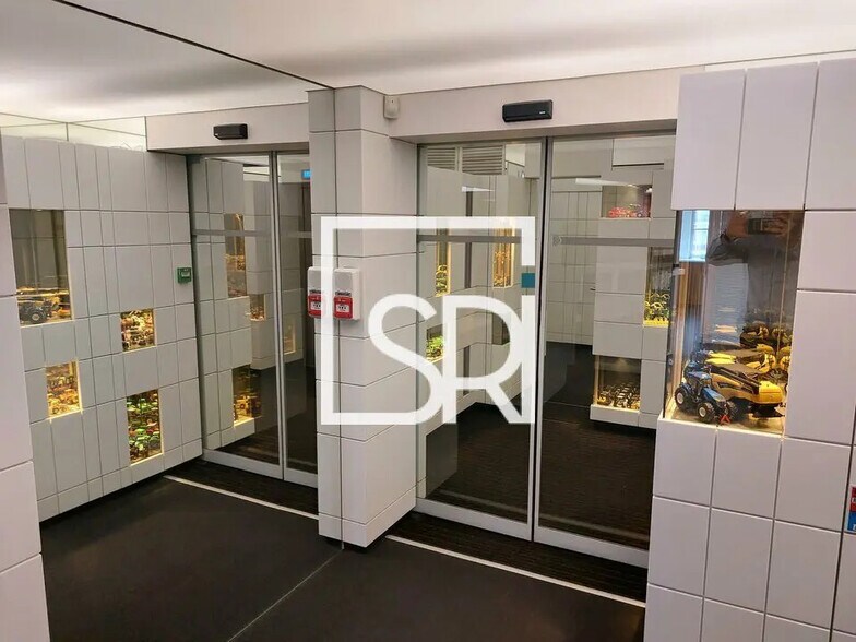 Bureau dans Clermont-Ferrand à louer - Hall d’entrée – Image 1 sur 10