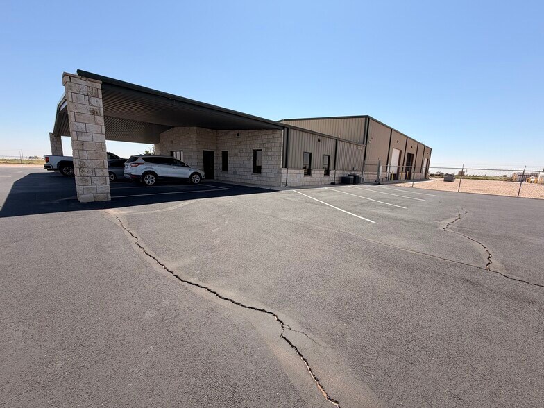 609 I-20, Pecos, TX à louer - Photo de l’immeuble – Image 2 sur 24