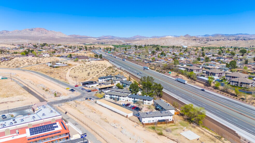 15523 Barranca Way, Victorville, CA à vendre - Photo de l’immeuble – Image 3 sur 6