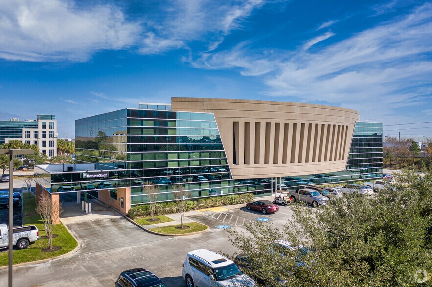 7906 N Sam Houston Pky W, Houston, TX à louer - Photo de l’immeuble – Image 3 sur 3