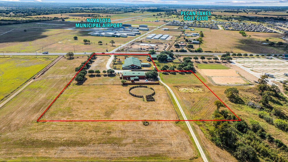 2692 Highway 105 W, Navasota, TX à vendre - Photo de l’immeuble – Image 3 sur 88