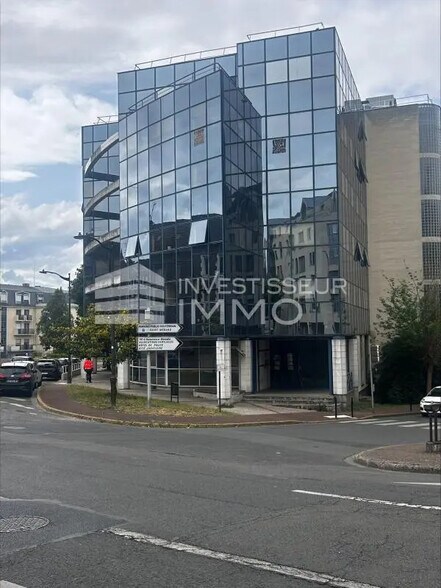 Bureau dans Creil à vendre - Photo de l’immeuble – Image 1 sur 7