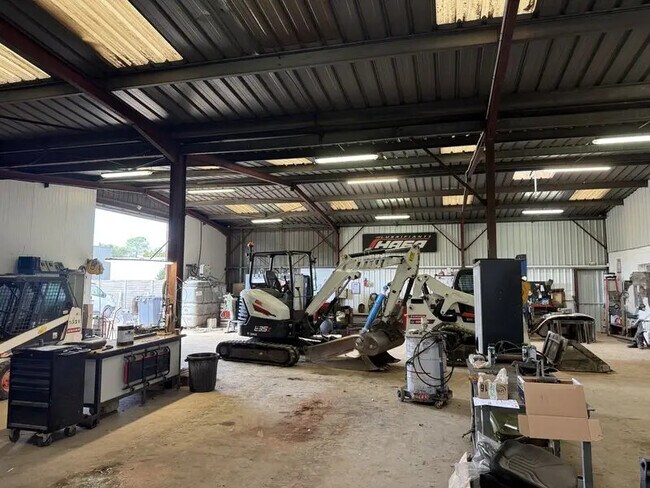 Plus de détails pour Local d’activités à vendre