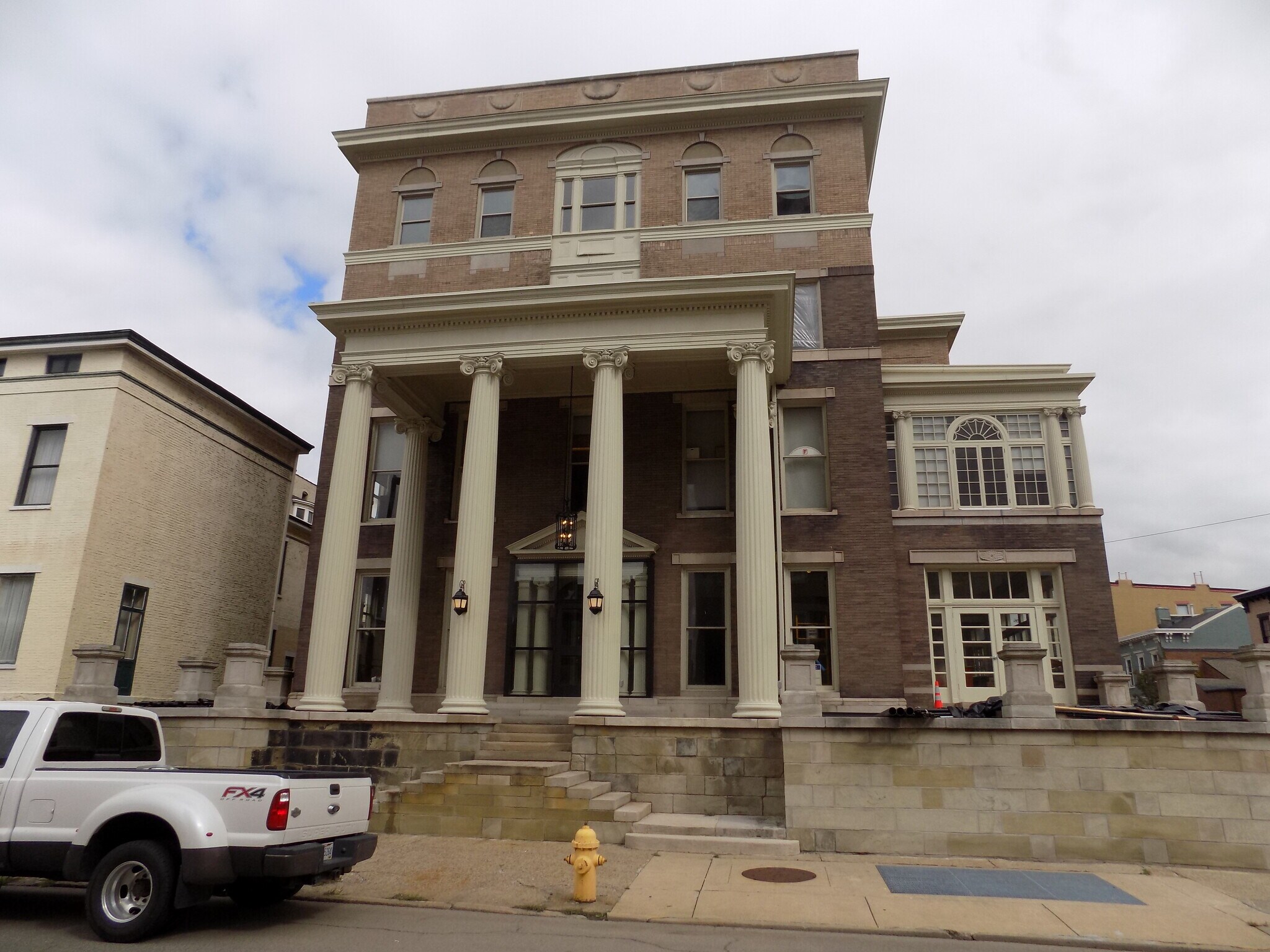1324 Chapline St, Wheeling, WV à louer Photo de l’immeuble– Image 1 sur 8