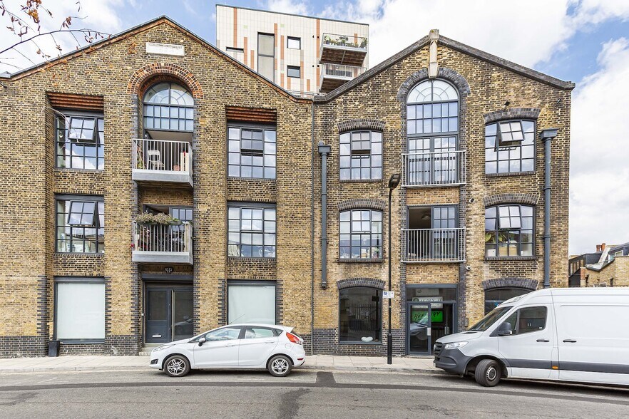 7B Cresset Rd, Londres à louer - Photo de l’immeuble – Image 2 sur 24