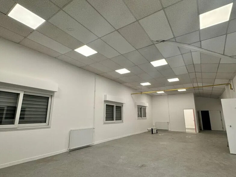 Local d’activités dans Le Havre à louer - Photo de l’immeuble – Image 2 sur 5