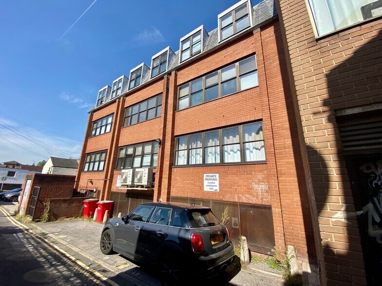 47-49 Commercial Rd, Swindon à vendre - Photo de l’immeuble – Image 2 sur 6