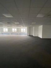 22 Rue Du 35Eme Regiment D'Aviation, Bron à louer Photo de l’immeuble– Image 2 sur 3