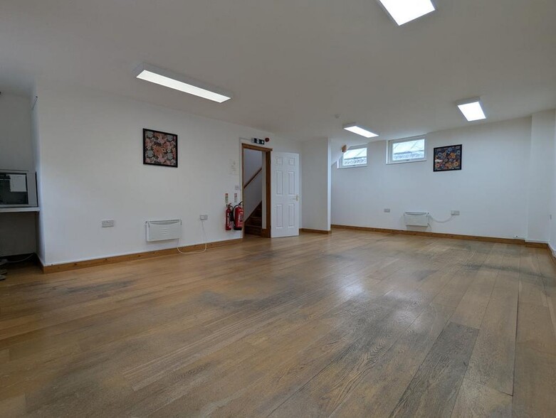 36 Vine St, Brighton à louer - Photo de l’immeuble – Image 1 sur 12