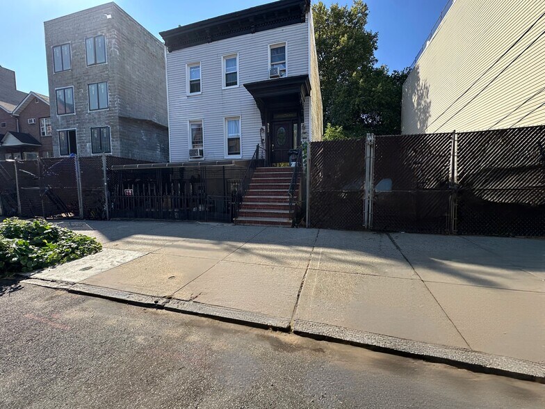 912 Herkimer St, Brooklyn, NY à vendre - Photo de l’immeuble – Image 3 sur 3