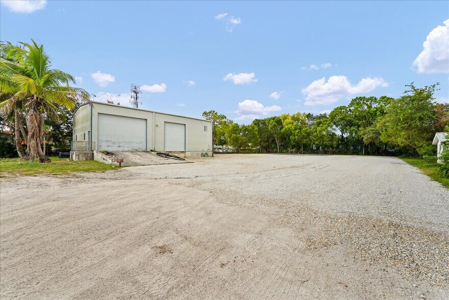 3596 Prospect Ave, Naples, FL à louer - Photo de l’immeuble – Image 3 sur 10