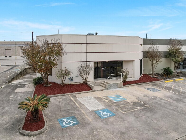5810 Rittiman Plz, San Antonio, TX à louer - Photo de l’immeuble – Image 2 sur 17