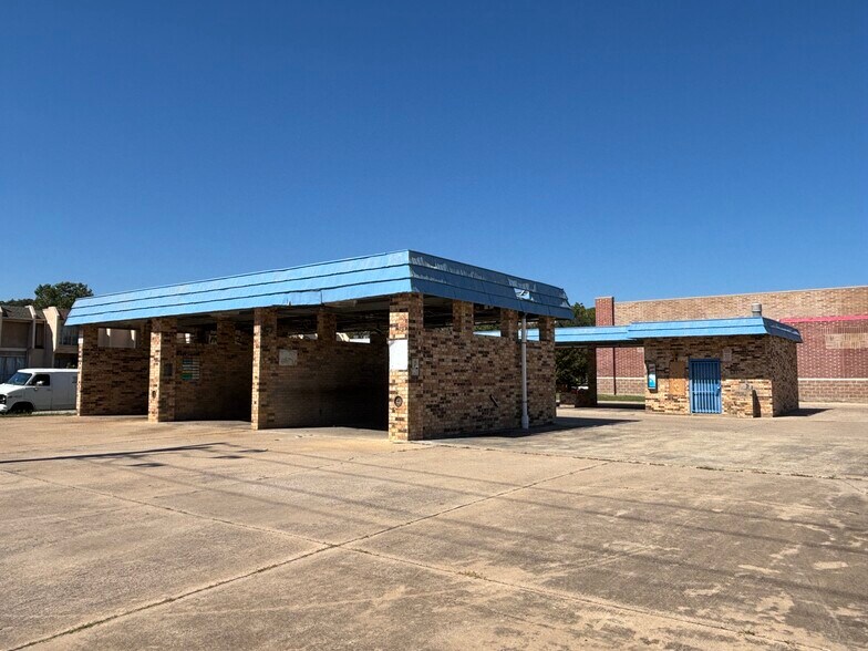 521 Alegre Vista Dr, Denton, TX à vendre - Photo de l’immeuble – Image 3 sur 7