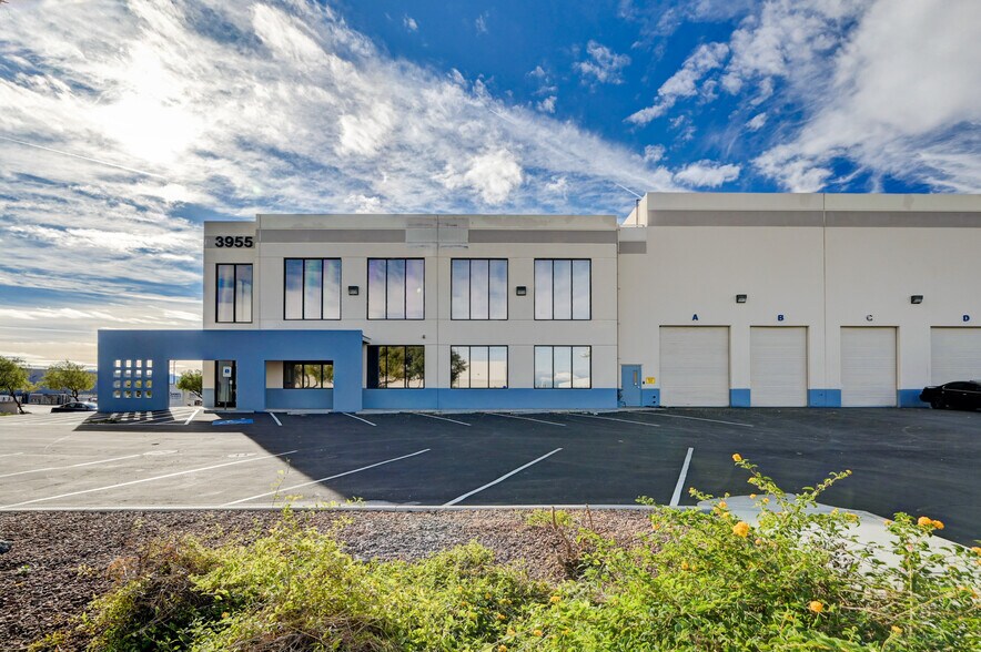 3955 W Sunset Rd, Las Vegas, NV à louer - Photo de l’immeuble – Image 1 sur 8