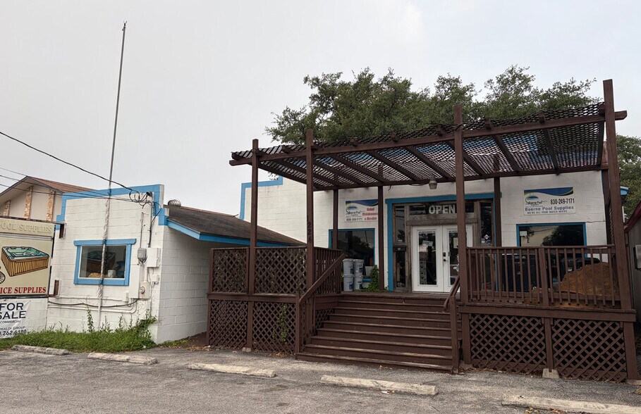1224 S Main St, Boerne, TX à vendre - Photo de l’immeuble – Image 2 sur 4