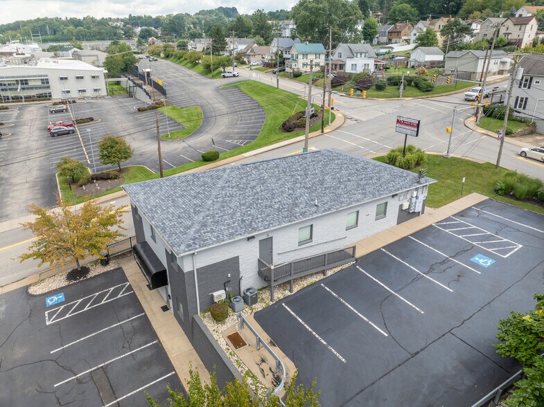 621 N 4th St, Jeannette, PA à vendre - Photo de l’immeuble – Image 1 sur 48