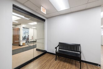 21-00 State Route 208, Fair Lawn, NJ à louer Photo intérieure– Image 2 sur 12