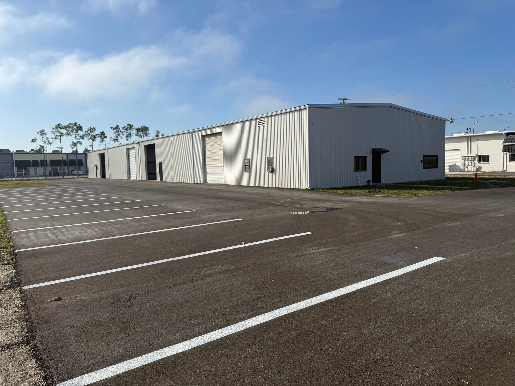 6120 Idlewild St, Fort Myers, FL à louer Photo de l’immeuble– Image 1 sur 5