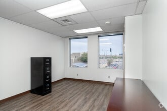 6070 Gateway Blvd E, El Paso, TX à louer Photo intérieure– Image 2 sur 2