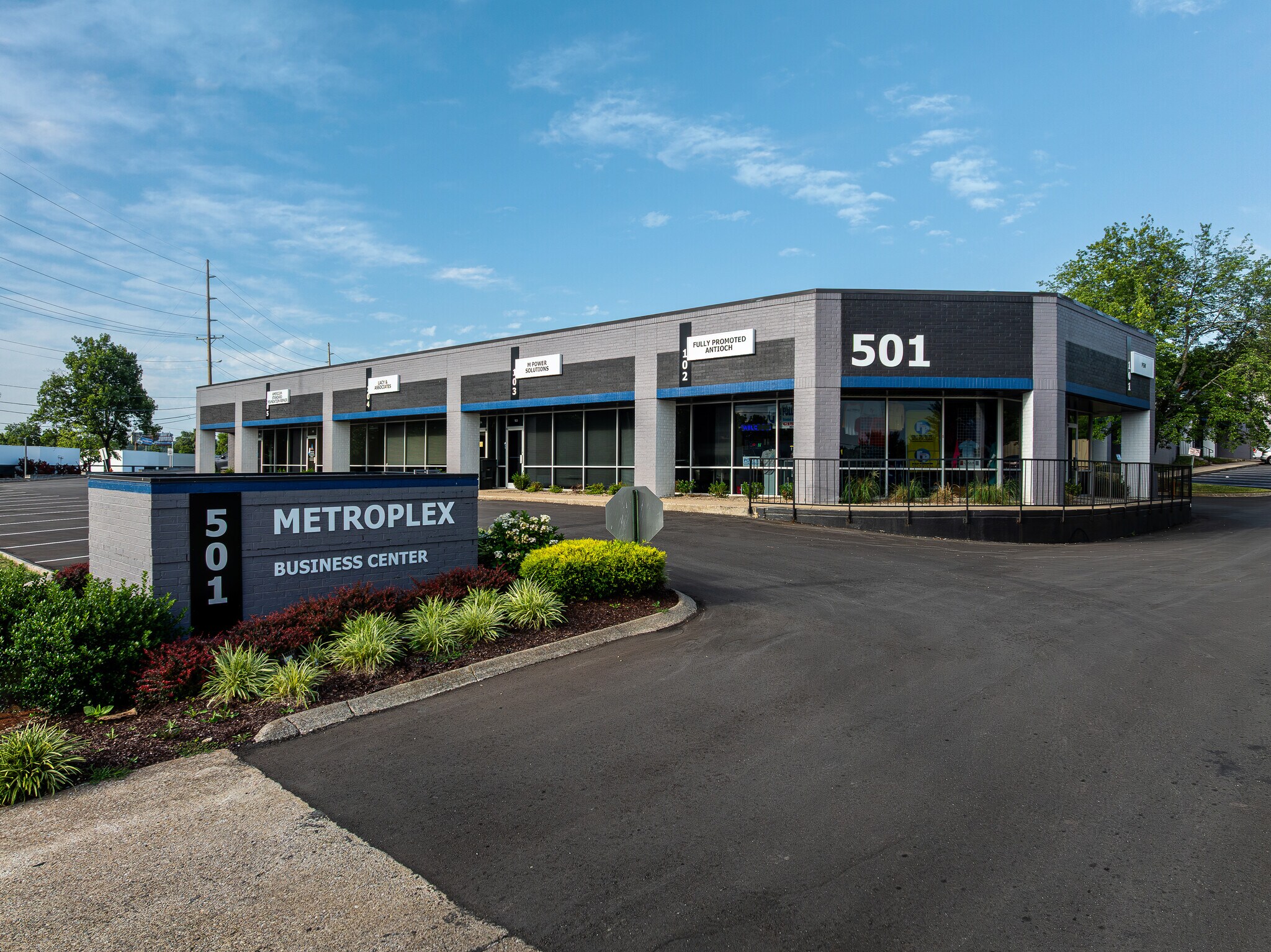 501 Metroplex Dr, Nashville, TN à louer Photo de l’immeuble– Image 1 sur 5