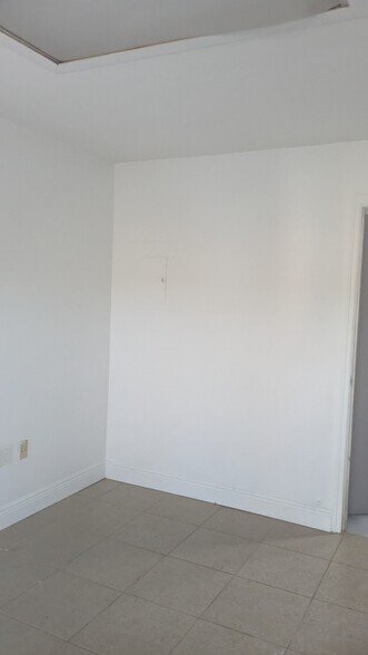 4520 SW 71st Ave, Miami, FL à louer - Photo intérieure – Image 3 sur 4
