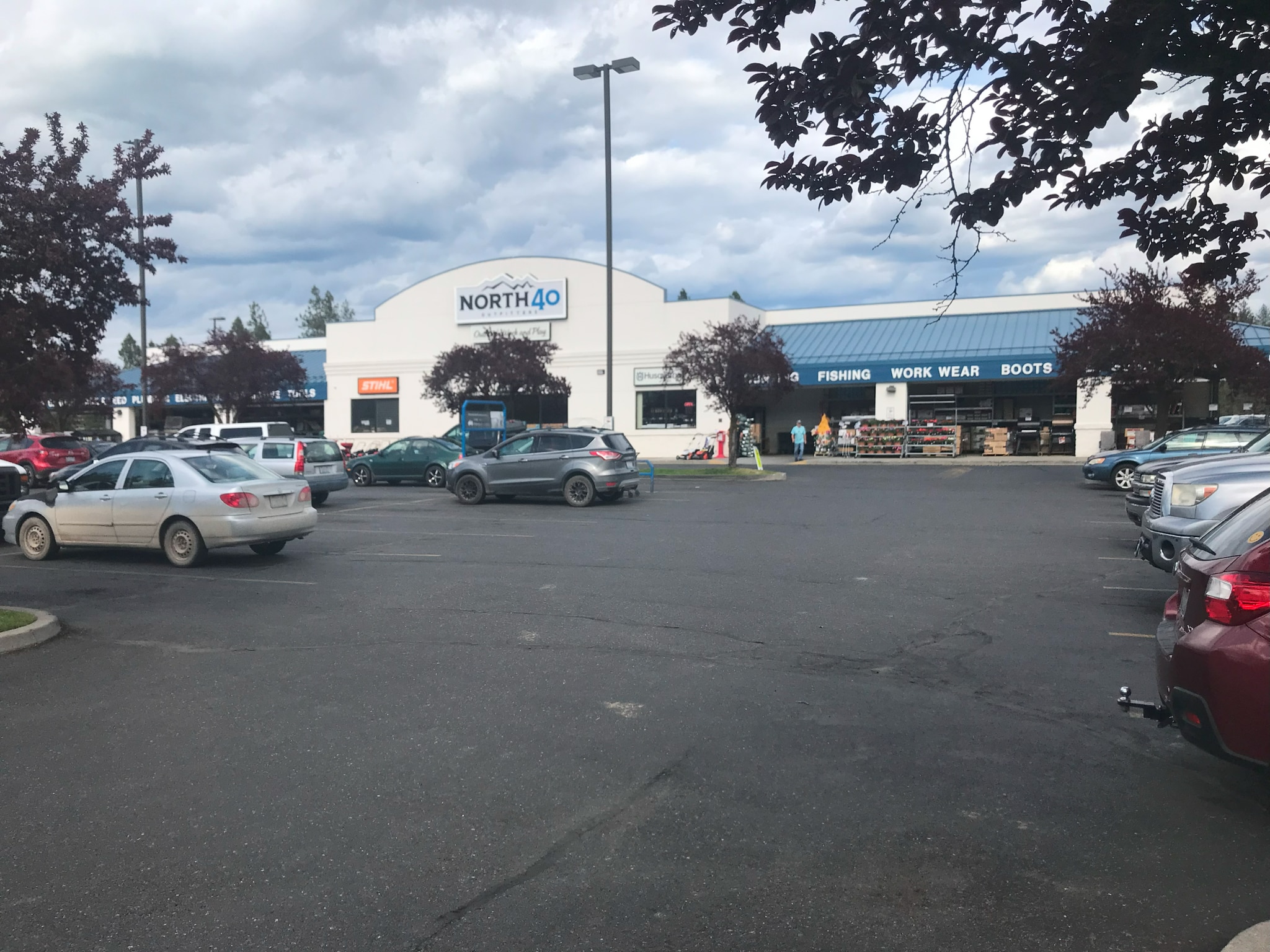 15228 N Newport Hwy, Mead, WA à louer Photo de l’immeuble– Image 1 sur 2
