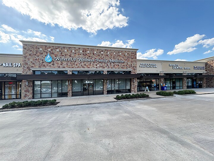 8714 Spring Cypress Rd, Spring, TX à vendre - Photo de l’immeuble – Image 2 sur 10