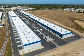 325-355 S Schnoor Ave, Madera, CA - Vue aérienne  vue de carte - Image1