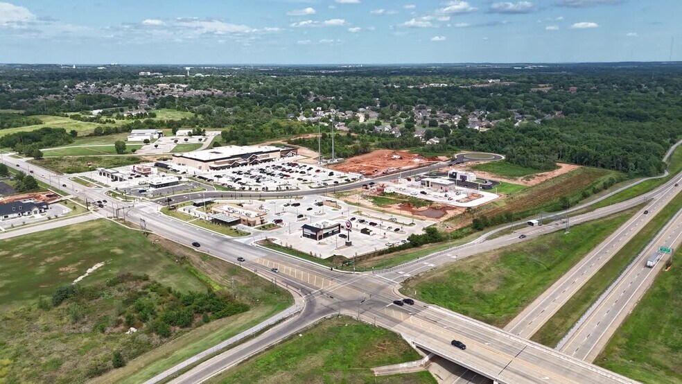 5200 S Aspen Ave, Broken Arrow, OK à louer - Vidéo sur l’annonce professionnelle – Image 2 sur 20