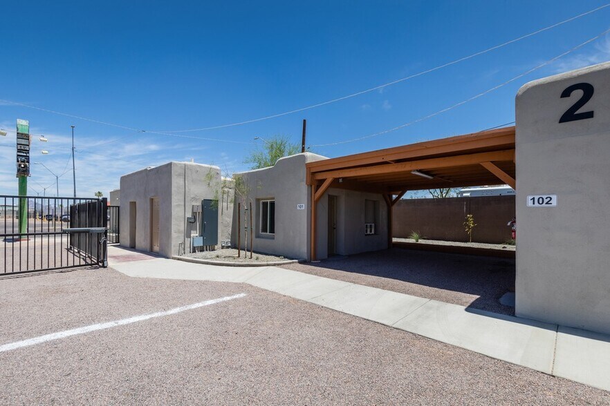 2625 E Van Buren St, Phoenix, AZ à louer - Photo de l’immeuble – Image 2 sur 15